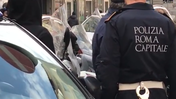 Plauso a vigili per gesto solidarietà a famiglia albanese